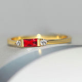 Bague et Étincelante à pierre rouge centrale | Or
