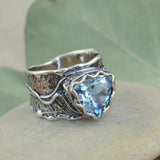 Bague antique et cristal bleu | Or blanc