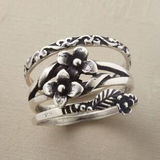 Bague rétro avec fleurs en couches | Or blanc
