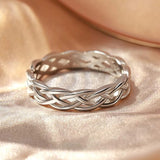 Bague en laiton tressé dans un or blanc estampé | Or blanc