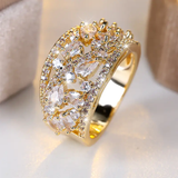 Bague avec des cristaux blancs | Or
