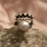 Bague rétro avec couronne et perles | Or blanc