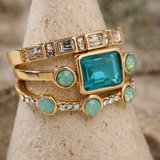 Bague rétro avec des cristaux bleus | Or
