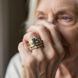 Bague rétro avec des cristaux bleus | Or