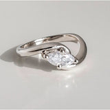 Bague rétro ondulé à brillants | Or blanc