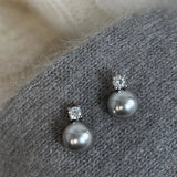 Boucles d'oreilles élégantes en perles noires à brillants | Or