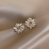 Boucles d'oreilles élégantes et raffinées avec des fleurs d'opale | Or
