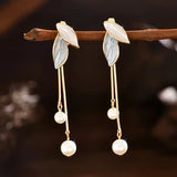 Boucles d'oreilles en forme de feuille avec des marguerites | Or