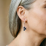 Boucles d'oreilles pendantes avec des cristaux bleus | Or