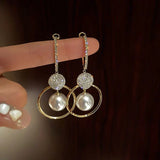 Boucles d'oreilles pendantes luxueuses avec perles de culture et brillants | Or