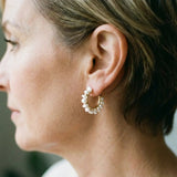 Boucles d'oreilles rétro avec perle blanche | Or