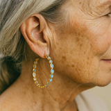 Boucles d'oreilles rétro avec opale bleue | Or