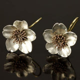 Boucles d'oreilles rétro et or avec des fleurs | Or blanc