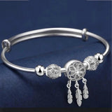 Bracelet ajustable avec médaille à trois feuilles | Or blanc