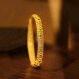 Bracelet en style de jonc avec des pierres précieuses | Or