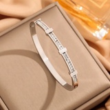 Bracelet géométrique ouvert avec deux rangées de brillants | Or