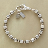 Bracelet rétro avec perles en cube | Or blanc