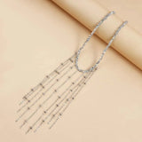 Collier avec des pampilles et des pierres brillants en forme de goutte | Or blanc