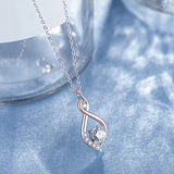 Collier avec fermoir et cristal | Or blanc
