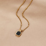 Collier avec pendentif Lucia en noir | Or