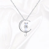 Collier avec pendentif en forme de croissant de lune et d'un chat en pierre de lune | Or