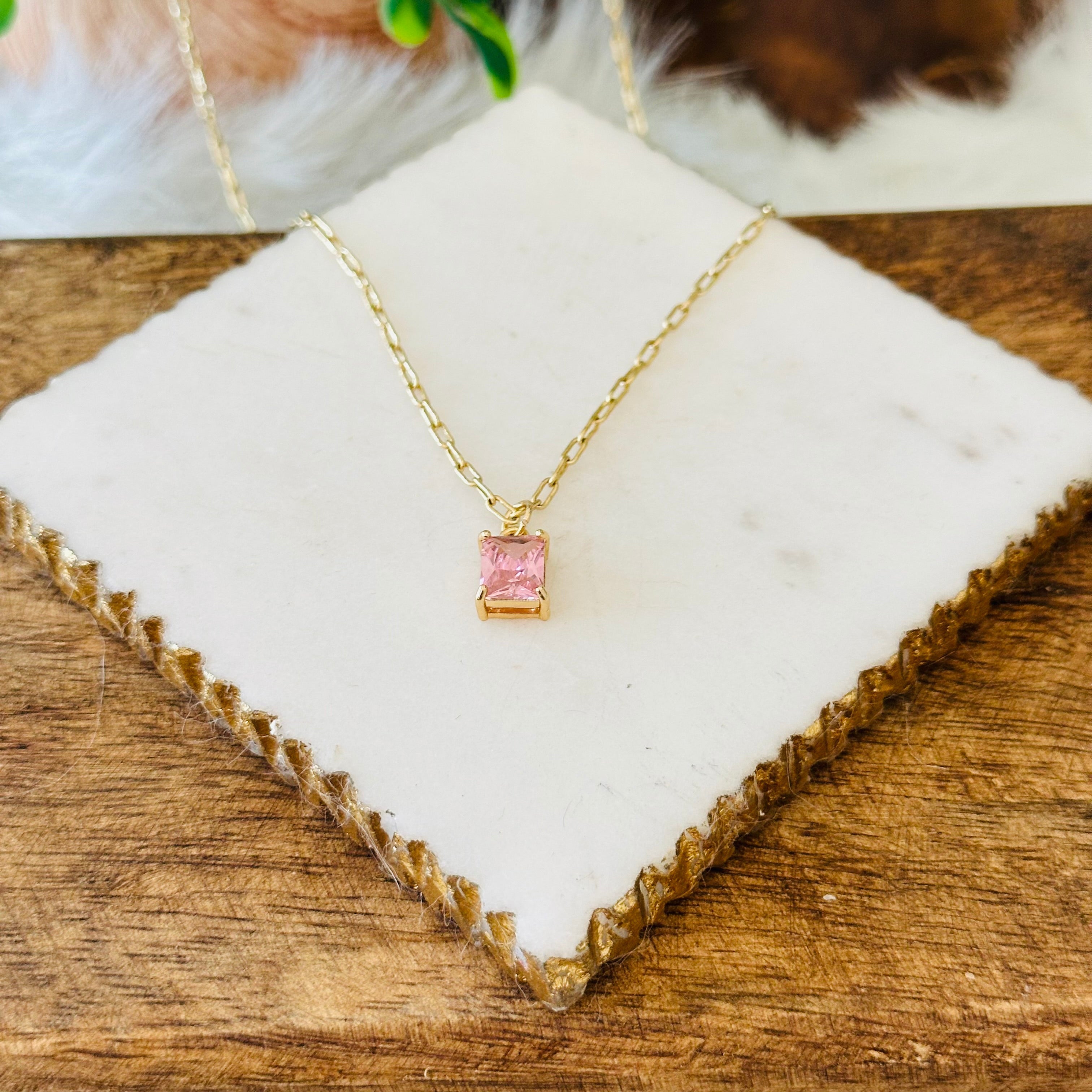 Collier avec pendentif en taille émeraude | Or