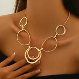 Collier avec pendentif, inspiré par l'élégance classique | Or