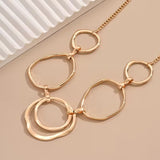 Collier avec pendentif, inspiré par l'élégance classique | Or