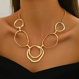 Collier avec pendentif, inspiré par l'élégance classique | Or