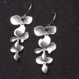 Collier et boucles d'oreilles en forme de fleurs | Or blanc
