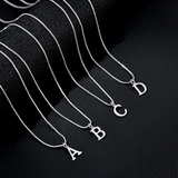 Collier initial en lettre d'amour | Or blanc