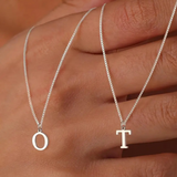 Collier initial en lettre d'amour | Or blanc