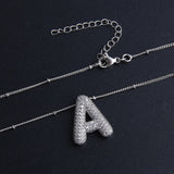 Collier initial en lettres bulles | Or blanc