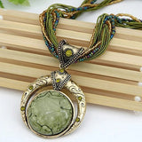 Collier rétro avec pendentif ethnologique en cristal vert | Or