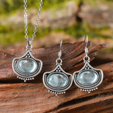 Collier rétro et boucles d'oreilles avec des pierres précieuses ovales bleues | Or